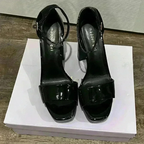 NIB Madden Girl Omega Black Patent Heels Womens size 9.5 - Picture 1 of 4